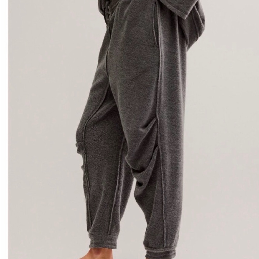 Free People Charcoal Gray Cozy V-Neck Sweatshirt & Jogger Set - Picture 4 of 6